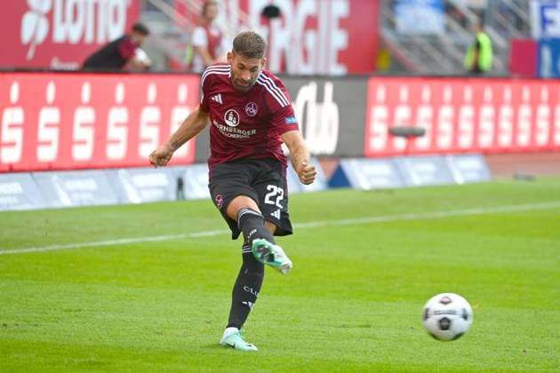 Enrico VALENTINI 1 FC Nuremberg , action,single action,single image,cropped image,full body shot,whole figure Football 2 Bundesliga 1 FC Nuremberg FC Schalke 04 3 1 2 Matchday on 10 08 2023 Max Morlock Stadium Nuremberg, Season 2024 25