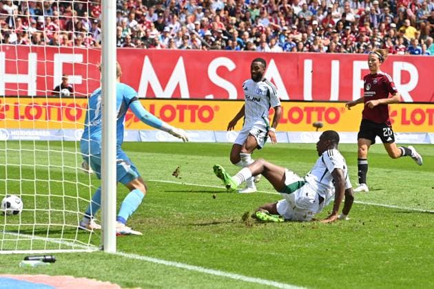 Goal Ibrahima CISSE FC Schalke 04 for 1 0 against goalkeeper Jan REICHERT 1 FC Nuernberg , action,shot on goal,penalty area scene Soccer 2 Bundesliga 1 FC Nuernberg FC Schalke 04 3 1 2 Matchday on 10 08 2024 Max Morlock Stadion Nuernberg, Saison 2024 25