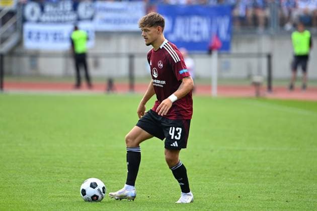 Jannik HOFMANN 1 FC Nuremberg , action,single action,single image,cropped image,full body shot,whole figure Football 2 Bundesliga 1 FC Nuremberg FC Schalke 04 3 1 2 Matchday on 10 08 2023 Max Morlock Stadium Nuremberg, Season 2024 25