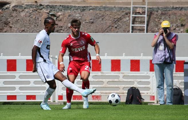 10 08 2024, xmohx, Soccer 2 Bundesliga, SV Elversberg 1 FC Köln emspor, v l Filimon Gerezgiher Elversberg , Jan Thielmann Köln DFL DFB REGULATIONS PROHIBIT ANY USE OF PHOTOGRAPHS as IMAGE SEQUENCES and or QUASI VIDEO Elversberg