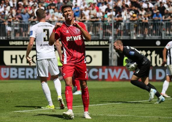 10 08 2024, xmohx, Soccer 2 Bundesliga, SV Elversberg 1 FC Köln emspor, v l Linton Maina Köln celebrates Denis Huseinbasics 0 1 DFL DFB REGULATIONS PROHIBIT ANY USE OF PHOTOGRAPHS as IMAGE SEQUENCES and or QUASI VIDEO Elversberg