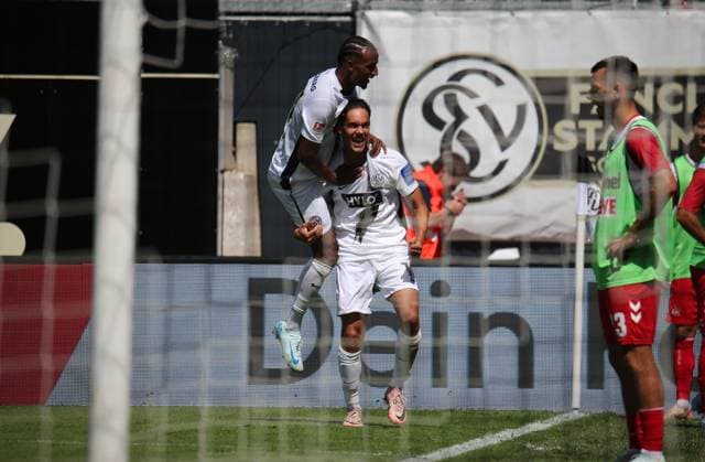 10 08 2024, xmohx, Soccer 2 Bundesliga, SV Elversberg 1 FC Köln emspor, v l Filimon Gerezgiher and Frederik Schmahl Elversberg celebrate the 2 1 DFL DFB REGULATIONS PROHIBIT ANY USE OF PHOTOGRAPHS as IMAGE SEQUENCES and or QUASI VIDEO Elversberg