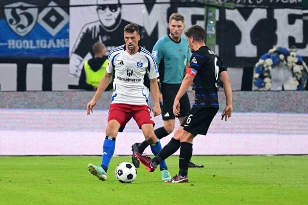Soccer I Men I 2 Bundesliga l Hamburger SV Hertha BSC I 02 Matchday I Season 2024 2025 I HSV I 10 08 2024 I v l Meffert Jonas HSV , Demme Diego Hertha BSC , Gerach Timo Referee , Sportplatz Volksparkstadion, Stellingen Hamburg Germany