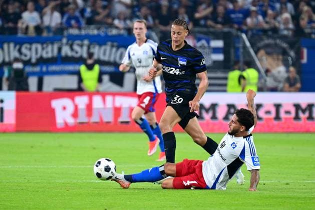 Soccer I Men I 2 Bundesliga l Hamburger SV Hertha BSC I 02 Matchday I Season 2024 2025 I HSV I 10 08 2024 I v v Reis Ludovit HSV , Scherhant Derry Hertha BSC , Sportplatz Volksparkstadion, Stellingen Hamburg Germany