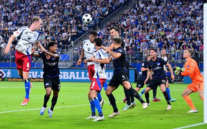 Soccer I Men I 2 Bundesliga l Hamburger SV Hertha BSC I 02 Matchday I Season 2024 2025 I HSV I 10 08 2024 I v l Schonlau Sebastian HSV , Dudziak Jeremy Hertha BSC , Elfadli Daniel HSV , Koenigsdoerffer Ransford Yeboah HSV , Kempf Marc Oliver Hertha BSC , Tabakovic Haris Hertha BSC , Sportplatz Volksparkstadion, Stellingen Hamburg Germany