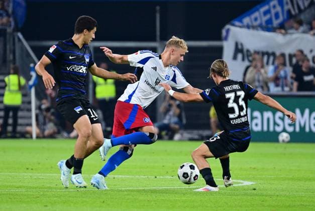 Soccer I Men I 2 Bundesliga l Hamburger SV Hertha BSC I 02 Matchday I Season 2024 2025 I HSV I 10 08 2024 I v l Maza Ibrahim Hertha BSC , Karabec Adam HSV , Karbownik Michal Hertha BSC , Sportplatz Volksparkstadion, Stellingen Hamburg Germany