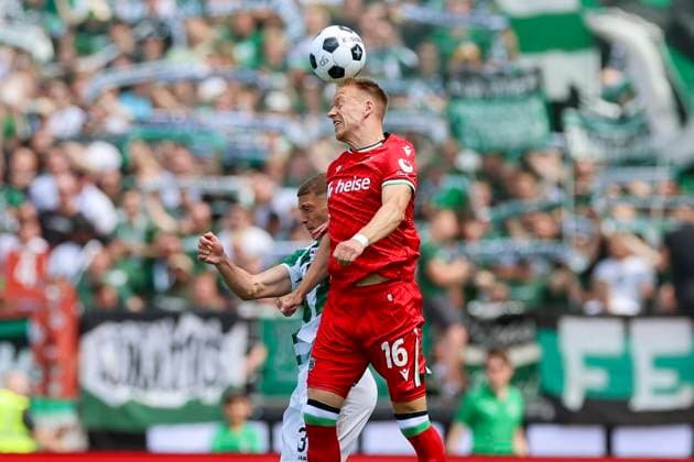 Luca Bazzoli SC Preussen Muenster and Havard Nielsen Hannover 96 fight for the ball, 2 Bundesliga, Preußen Münster vs Hannover 96, Preußenstadion, 11 08 2024, Münster, Germany