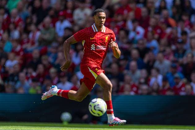 Football - Pre-season Friendly - Liverpool FC v Sevilla FC LIVERPOOL, ENGLAND - Sunday, August 11, 2024: Liverpool s Trent Alexander-Arnold during a pre-season friendly match between Liverpool FC and Sevilla FC at Anfield. (Photo by David Rawcliffe Propaganda) LIVERPOOL Anfield MERSEYSIDE ENGLAND  Copyright: xDavidxRawcliffex P2024-08-11-Liverpool_Sevilla-24