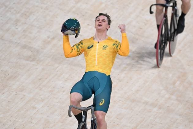 OLY24 CYCLING, Matthew Richardson of Australia celebartes winning silver during the Mens Keirin Final at the National Velodrome in Montigny-le-Bretonneux as part of the 2024 Paris Olympic Games, Olympische Spiele, Olympia, OS in Paris, France, Sunday, August 11, 2024. ( NO ARCHIVING, EDITORIAL USE ONLY, NO USE IN BOOKS WITHOUT CONSENT MONTIGNY-LE-BRETONNEUX FRANCE Copyright: xDAVExHUNTx 20240811159905981265
