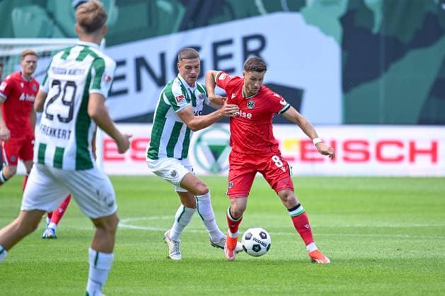 11 08 2024, Football, 2 Bundesliga, 2 Matchday Season 2024 2025, Preußen Münster Hannover 96, Luca Bazzoli SC Preussen Münster , Enzo Leopold Hannover 96 xRHR PHOTO TKx Copyright: RHR-FOTOx RHR-FOTO TK