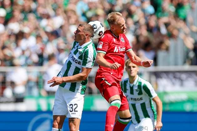 Luca Bazzoli SC Preussen Muenster and Havard Nielsen Hannover 96 fight for the ball, 2 Bundesliga, Preußen Münster vs Hannover 96, Preußenstadion, 11 08 2024, Münster, Germany