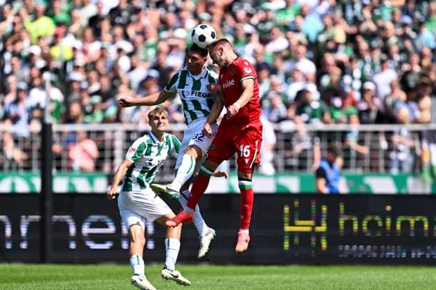 2 Bundesliga SC Preußen Münster Hannover 96 on 11 08 2024 at the Preußenstadion in Münster Havard Nielsen Hannover 96 in a duel against Luca Bazzoli Muenster MT