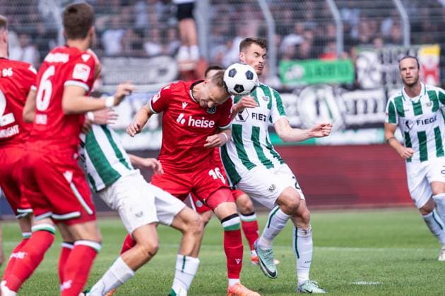 GER, 2 FBL, Preußen Münster Preussen Muenster vs Hannover 96 11 08 2024, Preußenstadion, Münster, GER, 2 FBL, Preußen Münster Preussen Muenster vs Hannover 96 In the picture header duel header duel between Havard Nielsen Hannover 96, 16 and Niko Koulis Preußen Münster Preussen Muenster, 24 nordphotoxGmbHxx xChristianxSchulze nph000300