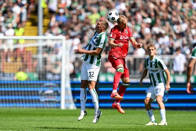 2 Bundesliga SC Preußen Münster Hannover 96 on 11 08 2024 at the Preußenstadion in Münster Luca Bazzoli Muenster in a duel against Havard Nielsen Hannover 96 MT