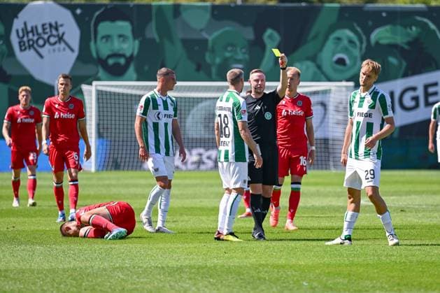 11 08 2024, Football, 2 Bundesliga, 2 Matchday Season 2024 2025, Preußen Münster Hannover 96, Yellow card for Lukas Frenkert SC Preussen Münster , xRHR PHOTO TKx Copyright: RHR-FOTOx RHR-FOTO TK