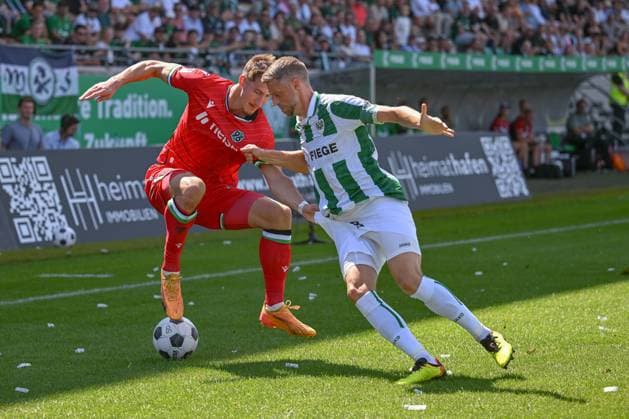 11 08 2024, Football, 2 Bundesliga, 2 Matchday Season 2024 2025, Preußen Münster Hannover 96, Phil Neumann Hannover 96 , Marc Lorenz SC Preussen Münster , xRHR FOTO TKx Copyright: RHR-FOTOx RHR-FOTO TK