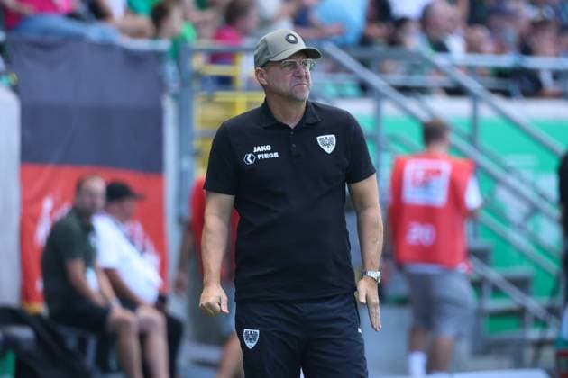 GER, Preussen Muenster vs Hannover 96, Football, 2 League, Matchday 2, Season 2024 2025, 11 08 2024 Sascha Hildmann Coach Preussen Muenster DFL REGULATIONS PROHIBIT ANY USE OF PHOTOGRAPHS AS IMAGE SEQUENCES AND OR QUASI VIDEO GER, Preussen Muenster vs Hannover 96, Football, 2 League, Matchday 2, Season 2024 2025, 11 08 2024 Muenster Copyright: xEibner-Pressefoto xFrankxZeisingx EP_FZG
