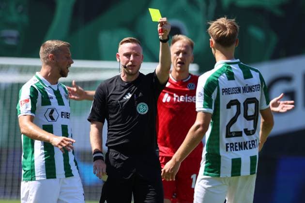 GER, Preussen Muenster vs Hannover 96, Football, 2 League, Matchday 2, Season 2024 2025, 11 08 2024 yellow card Lukas Frenkert Preussen Muenster, 29 DFL REGULATIONS PROHIBIT ANY USE OF PHOTOGRAPHS AS IMAGE SEQUENCES AND OR QUASI VIDEO GER, Preussen Muenster vs Hannover 96, Football, 2 League, Matchday 2, Season 2024 2025, 11 08 2024 Muenster Copyright: xEibner-Pressefoto xFrankxZeisingx EP_FZG