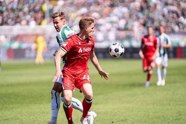 GER, 2 FBL, Preußen Münster Preussen Muenster vs Hannover 96 11 08 2024, Preußenstadion, Münster, GER, 2 FBL, Preußen Münster Preussen Muenster vs Hannover 96 In the picture duel between Marcel Halstenberg Hannover 96, 23 and Joel Grodowski Preußen Münster Preussen Muenster, 9 nordphotoxGmbHxx xChristianxSchulze nph000300