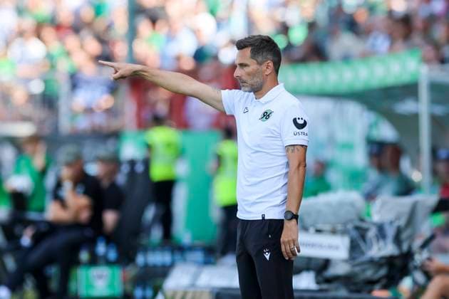 Coach Stefan Leitl Hannover 96 gestures, 2 Bundesliga, Preußen Münster vs Hannover 96, Preußenstadion, 11 08 2024, Münster, Germany