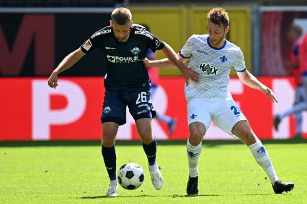 Paderborn, Home Deluxe Arena, 11 08 24, GER, Men, 2 Bundesliga, Saison 2024 2025, SC Paderborn 07 SV Darmstadt 98 Picture from left in duel Sebastian KLAAS Paderborn and Matthias BADER Darmstadt Only for editorial use DFL regulations prohibit any use of photographs as image sequences and or quasi video NRW Germany