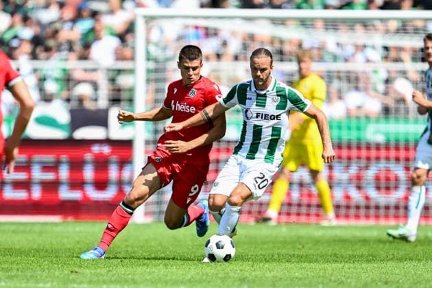 2 Bundesliga SC Preußen Münster Hannover 96 on 11 08 2024 at the Preußenstadion in Münster Nicolo Tresoldi Hannover 96 in a duel against Jorrit Hendrix Muenster MT
