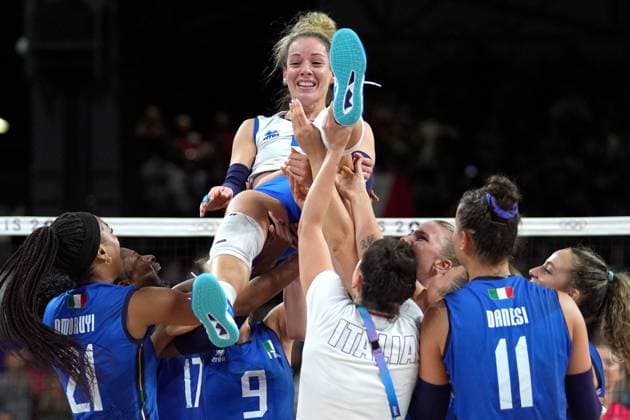 Italy team celebrates as they win gold medal during Women s Volleyball Final match between Italy and United States at the 2024 Summer Olympics, Sunday, August 11, 2024 in Paris, France.  Copyright: xSpada LaPressex