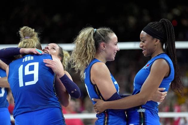 Italy team celebrates as they win gold medal during Women s Volleyball Final match between Italy and United States at the 2024 Summer Olympics, Sunday, August 11, 2024 in Paris, France.  Copyright: xSpada LaPressex