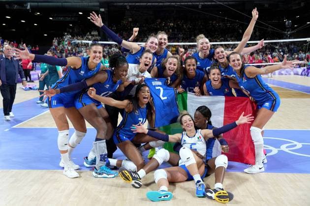 Italy team celebrates as they win gold medal during Women s Volleyball Final match between Italy and United States at the 2024 Summer Olympics, Sunday, August 11, 2024 in Paris, France.  Copyright: xSpada LaPressex