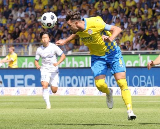 Eintracht BS vs 1 FC Magdeburg Braunschweig, 11 08 2024, Soccer, Season 23 24, 2 Bundesliga, 2 Matchday, Eintracht Braunschweig vs 1 FC Magdeburg, Picture shows Ermin Bicakcic BTSV, 6 Braunschweig