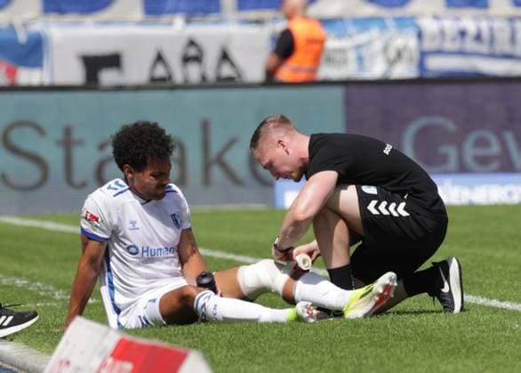 Herbert Bockhorn 1 FC Magdeburg mussverletzt raus Football, Men, Season 2024 2025 2 BL, Eintracht Stadion, Eintracht Braunschweig vs 1 FC Magdeburg DFL REGULATIONS PROHIBIT ANY USE OF PHOTOGRAPHS AS IMAGE SEQUENCES AND OR QUASI VIDEO