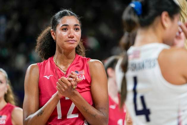 PARIS, FRANCE AUGUST 11 Jordan Thompson of United States and Team USA get the Silver Medal during the Women s Gold Medal Match, Match 26, United States of America vs Italy on day sixteen of the Olympic Games Paris 2024 at Paris Arena on August 11, 2024 in Paris, France Paris Paris Arena France Copyright: xJustPictures.ch JarixPestelaccix jp-en-EuSpIm-_JPH6094