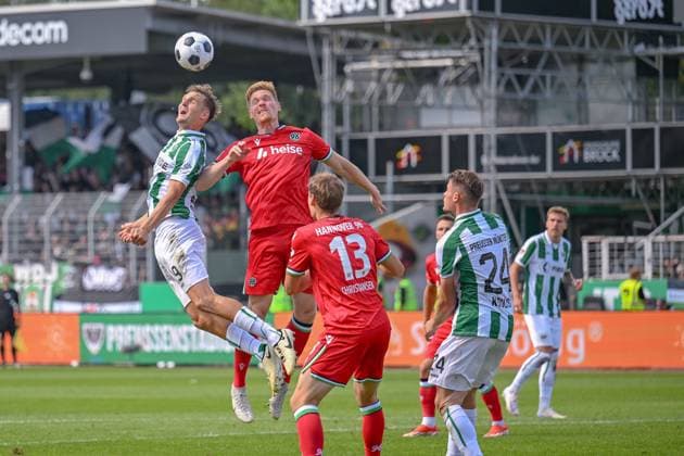 11 08 2024, Football, 2 Bundesliga, 2 Matchday Season 2024 2025, Preußen Münster Hannover 96, Lukas Frenkert SC Preussen Münster , Marcel Halstenberg Hannover 96 , xRHR FOTO TKx Copyright: RHR-FOTOx RHR-FOTO TK