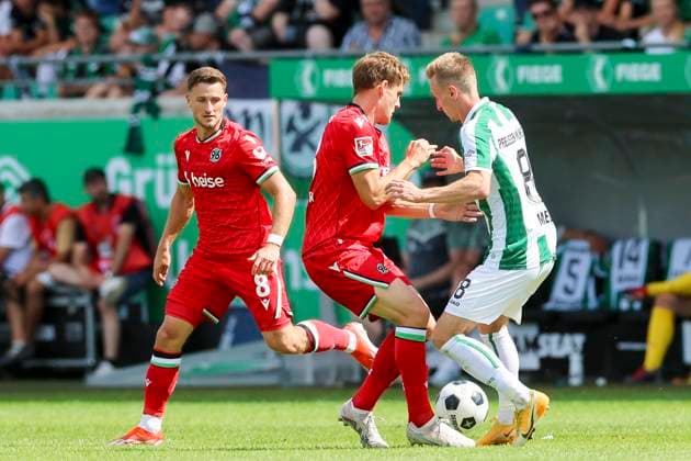 Enzo Leopold Hannover 96 , Max Christiansen Hannover 96 and Joshua Mees SC Preussen Muenster fight for the ball, 2 Bundesliga, Preußen Münster vs Hannover 96, Preußenstadion, 11 08 2024, Münster, Germany