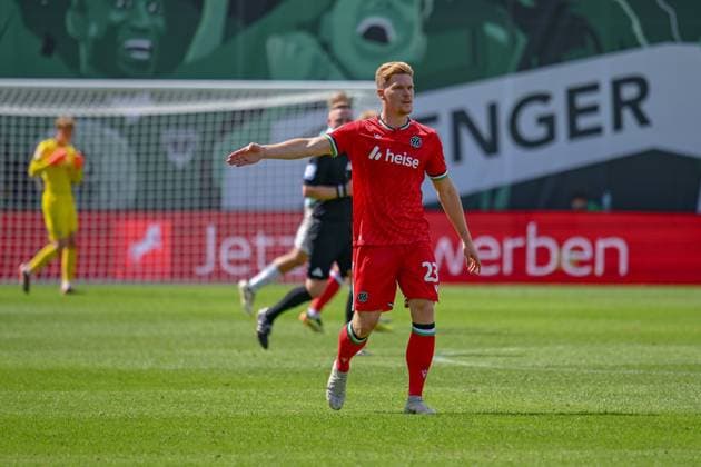 11 08 2024, Football, 2 Bundesliga, 2 Matchday Season 2024 2025, Preußen Münster Hannover 96, Marcel Halstenberg Hannover 96 , xRHR PHOTO TKx Copyright: RHR-FOTOx RHR-FOTO TK
