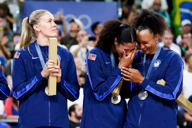 OLYMPICS - Olympic Summer Games 2024 PARIS,FRANCE,11.AUG.24 - OLYMPICS, VOLLEYBALL - Olympic Summer Games Paris 2024, women, final, USA vs Italy. Image shows athletes.  GEPAxpictures xPatrickxSteiner