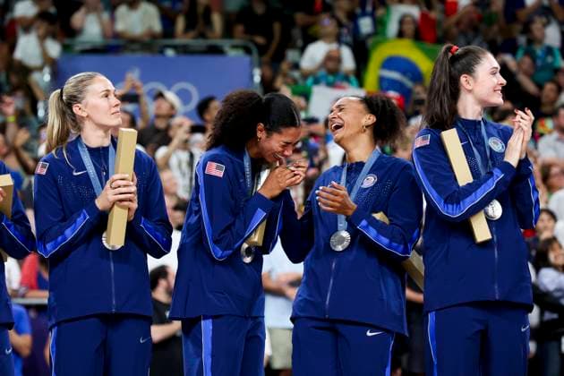 OLYMPICS - Olympic Summer Games 2024 PARIS,FRANCE,11.AUG.24 - OLYMPICS, VOLLEYBALL - Olympic Summer Games Paris 2024, women, final, USA vs Italy. Image shows athletes.  GEPAxpictures xPatrickxSteiner