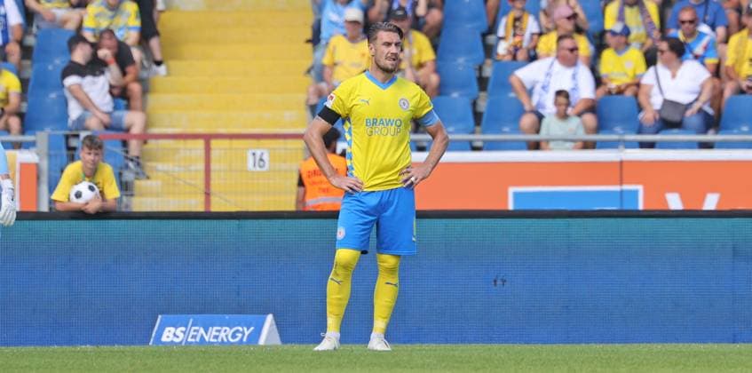 Eintracht BS vs 1 FC Magdeburg Braunschweig, 11 08 2024, Soccer, Season 23 24, 2 Bundesliga, 2 Matchday, Eintracht Braunschweig vs 1 FC Magdeburg, Picture shows Ermin Bicakcic BTSV, 6 Braunschweig