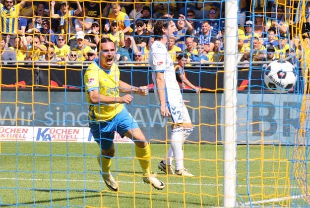 Eintracht BS vs 1 FC Magdeburg Braunschweig, 11 08 2024, Soccer, Season 23 24, 2 Bundesliga, 2 Matchday, Eintracht Braunschweig vs 1 FC Magdeburg, Picture shows cheering about the goal to 1 3 for Eintracht by Rayan Philippe BSTV, 9 Braunschweig