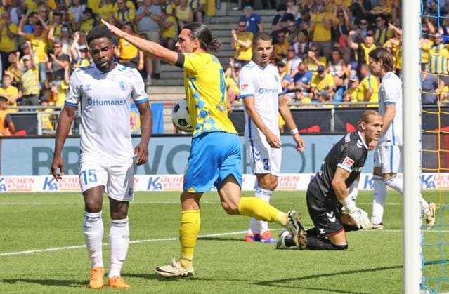 Eintracht BS vs 1 FC Magdeburg Braunschweig, 11 08 2024, Soccer, Season 23 24, 2 Bundesliga, 2 Matchday, Eintracht Braunschweig vs 1 FC Magdeburg, Picture shows cheering about the goal to 1 3 for Eintracht by Rayan Philippe BSTV, 9 Braunschweig