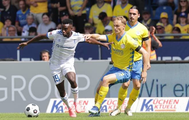 Lubambo Musonda 1 FC Magdeburg , Niklas Tauer Eintracht Braunschweig Football, Men, Season 2024 2025 2 BL, Eintracht Stadion, Eintracht Braunschweig vs 1 FC Magdeburg DFL REGULATIONS PROHIBIT ANY USE OF PHOTOGRAPHS AS IMAGE SEQUENCES AND OR QUASI VIDEO