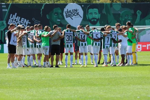 GER, Preussen Muenster vs Hannover 96, Football, 2 League, Matchday 2, Season 2024 2025, 11 08 2024 Preussen Muenster after the match DFL REGULATES PROHIBIT ANY USE OF PHOTOGRAPHS AS IMAGE SEQUENCES AND OR QUASI VIDEO GER, Preussen Muenster vs Hannover 96, Football, 2 League, Matchday 2, Season 2024 2025, 11 08 2024 Muenster Copyright: xEibner-Pressefoto xFrankxZeisingx EP_FZG