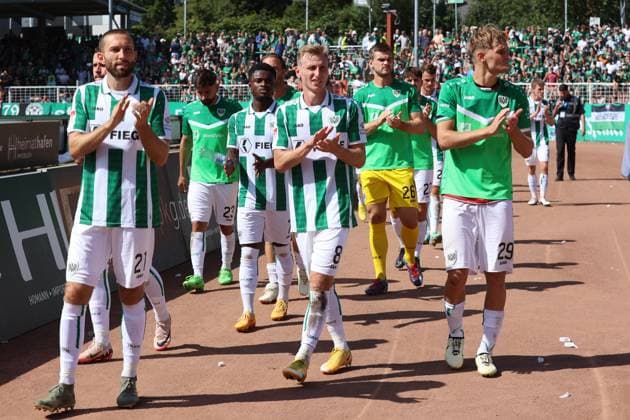 GER, Preussen Muenster vs Hannover 96, Football, 2 Liga, Matchday 2, Season 2024 2025, 11 08 2024 Cheering after the match DFL REGULATIONS PROHIBIT ANY USE OF PHOTOGRAPHS AS IMAGE SEQUENCES AND OR QUASI VIDEO GER, Preussen Muenster vs Hannover 96, Football, 2 Liga, Matchday 2, Season 2024 2025, 11 08 2024 Muenster Copyright: xEibner-Pressefoto xFrankxZeisingx EP_FZG