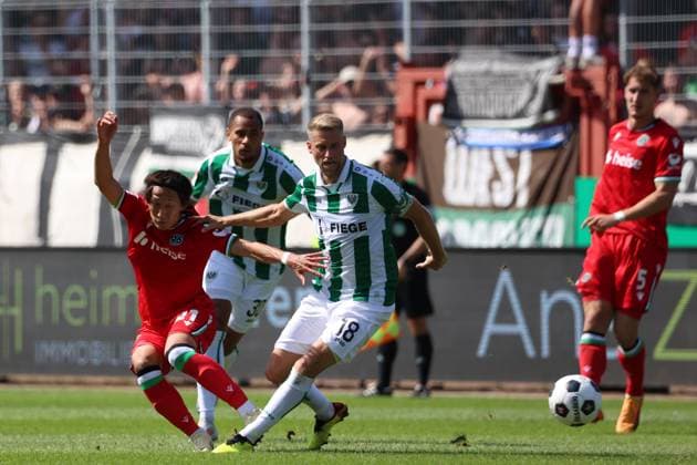 GER, Preussen Muenster vs Hannover 96, Football, 2 League, 2 Matchday, Season 2024 2025, 11 08 2024 Sei Muroya Hannover 96, 21 Marc Lorenz Preussen Muenster, 18 DFL REGULATIONS PROHIBIT ANY USE OF PHOTOGRAPHS AS IMAGE SEQUENCES AND OR QUASI VIDEO GER, Preussen Muenster vs Hannover 96, Football, 2 League, 2 Matchday, Season 2024 2025, 11 08 2024 Muenster Copyright: xEibner-Pressefoto xFrankxZeisingx EP_FZG