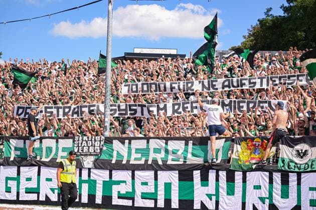 11 08 2024, Football, 2 Bundesliga, 2 Matchday Season 2024 2025, Preußen Münster Hannover 96, Fan banner 70 000 Euro for a promotion celebration DFB Penalty system reform xRHR PHOTO TKx Copyright: RHR-FOTOx RHR-FOTO TK