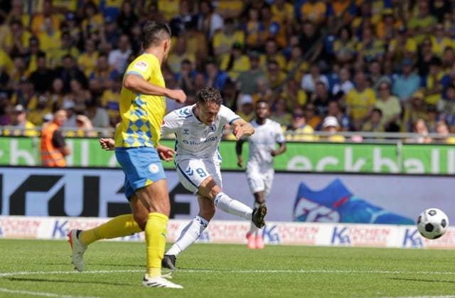 Goal kick Martijn Kaars 1 FC Magdeburg Football, Men, Season 2024 2025 2 BL, Eintracht Stadion, Eintracht Braunschweig vs 1 FC Magdeburg, 1 3 DFL REGULATIONS PROHIBIT ANY USE OF PHOTOGRAPHS AS IMAGE SEQUENCES AND OR QUASI VIDEO