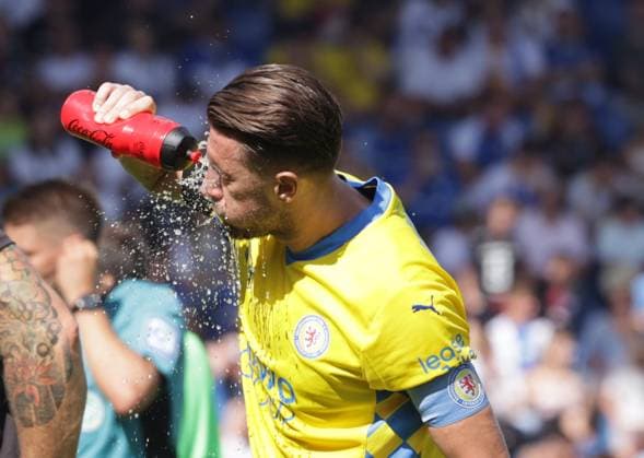 Ermin Bicakcic Eintracht Braunschweig Drink Break Football, Men, Season 2024 2025 2 BL, Eintracht Stadion, Eintracht Braunschweig vs 1 FC Magdeburg, 1 3 DFL REGULATIONS PROHIBIT ANY USE OF PHOTOGRAPHS AS IMAGE SEQUENCES AND OR QUASI VIDEO