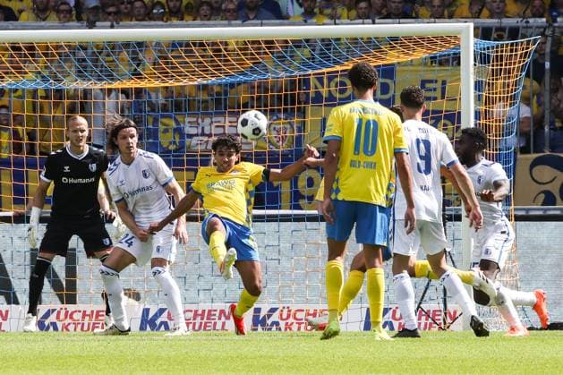 Johan Gomez Eintracht Braunschweig,44 vs Jean Hugonet 1 FC Magdeburg,24 2 Soccer Bundesliga Season 2024 2025 Eintracht Braunschweig vs 1 FC Magdeburg at Eintracht Stadium in Braunschweig Action,Soccer,Man,Men,Germany,11 08 2024