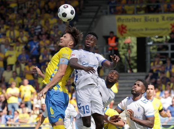 Ermin Bicakcic Eintracht Braunschweig , Lubambo Musonda 1 FC Magdeburg Football, Men, Season 2024 2025 2 BL, Eintracht Stadion, Eintracht Braunschweig vs 1 FC Magdeburg, 1 3 DFL REGULATIONS PROHIBIT ANY USE OF PHOTOGRAPHS AS IMAGE SEQUENCES AND OR QUASI VIDEO
