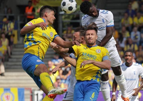 Jannis Nikolaou Eintracht Braunschweig , Ermin Bicakcic Eintracht Braunschweig , Daniel Heber 1 FC Magdeburg Football, Men, Season 2024 2025 2 BL, Eintracht Stadion, Eintracht Braunschweig vs 1 FC Magdeburg, 1 3 DFL REGULATIONS PROHIBIT ANY USE OF PHOTOGRAPHS AS IMAGE SEQUENCES AND OR QUASI VIDEO
